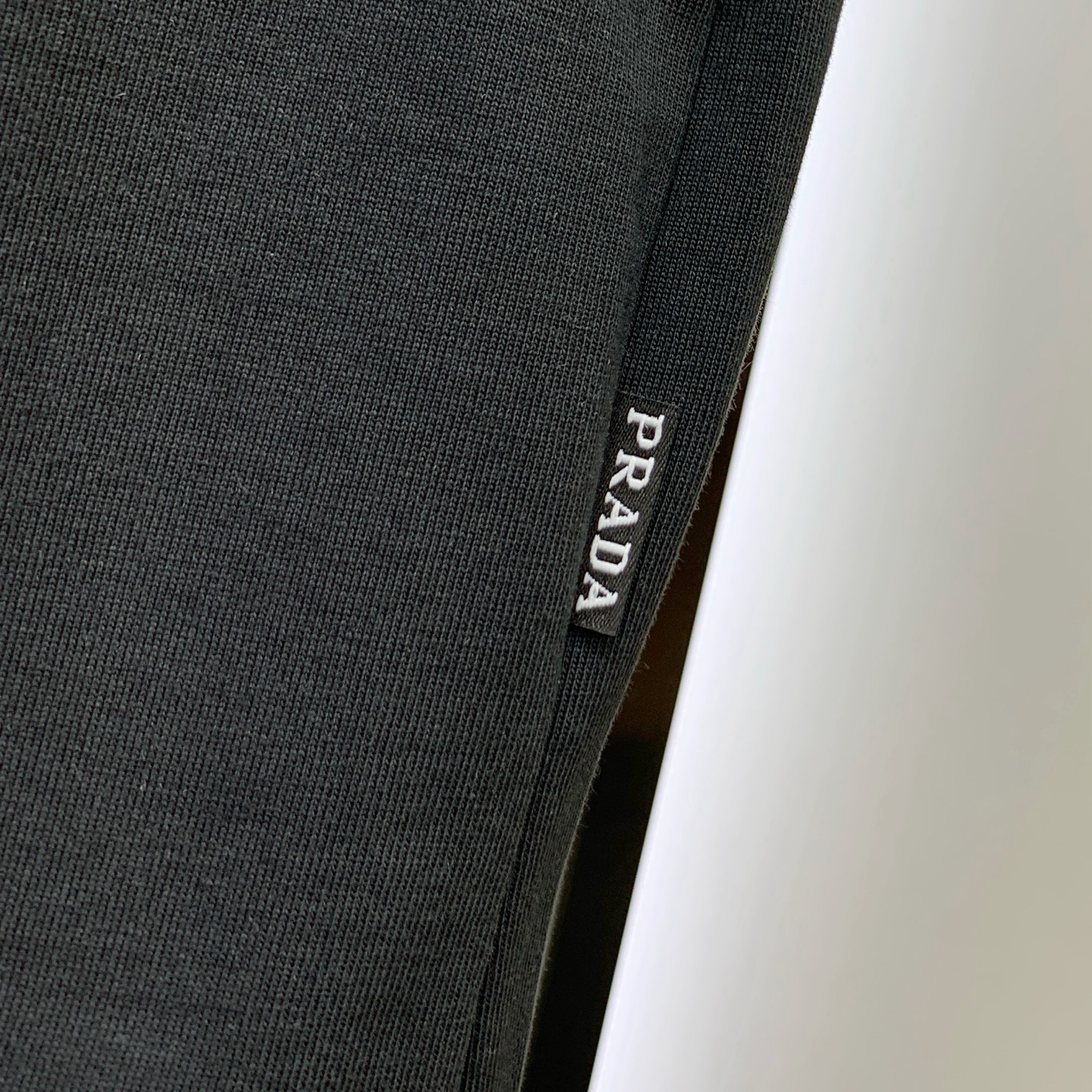 P普拉达2025夏季新款短袖T恤，个性艺术系列全网独家首发 百搭款细节处理完美纯棉面料十分精致 原版面料