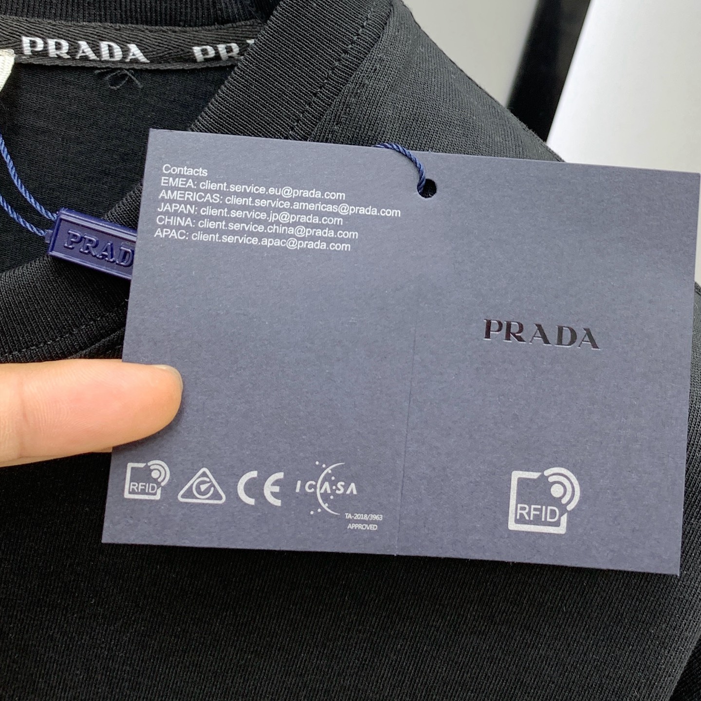 P普拉达2025夏季新款短袖T恤，个性艺术系列全网独家首发 百搭款细节处理完美纯棉面料十分精致 原版面料