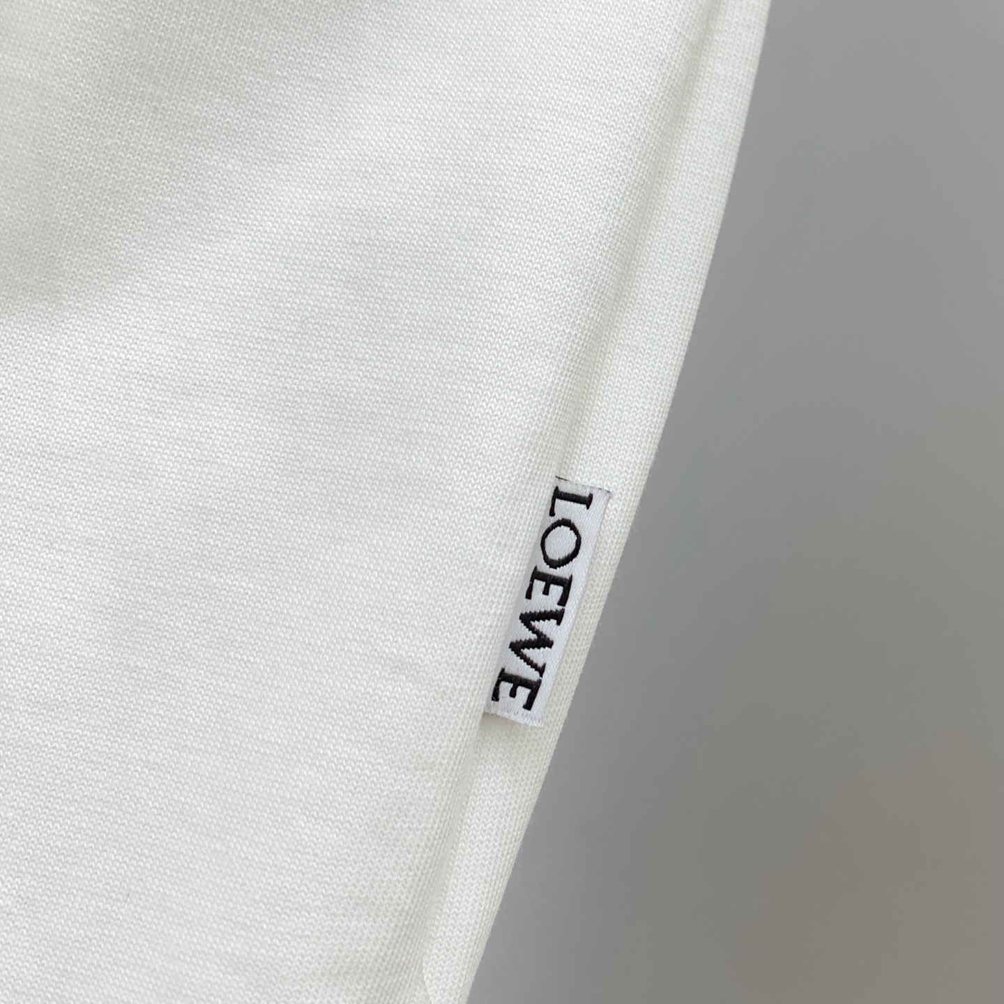 P罗意威2025夏季新款短袖T恤，个性艺术系列全网独家首发 百搭款细节处理完美纯棉面料十分精致 原版面料