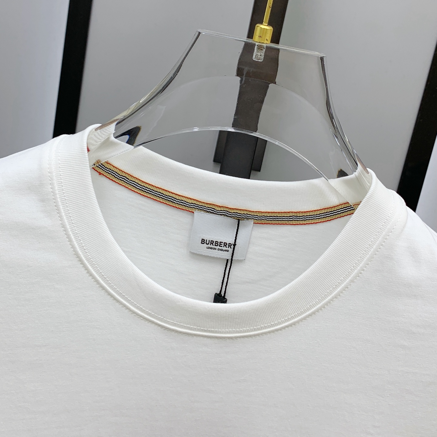 P巴宝莉2025夏季新款短袖T恤，个性艺术系列全网独家首发 百搭款细节处理完美纯棉面料十分精致 原版面料