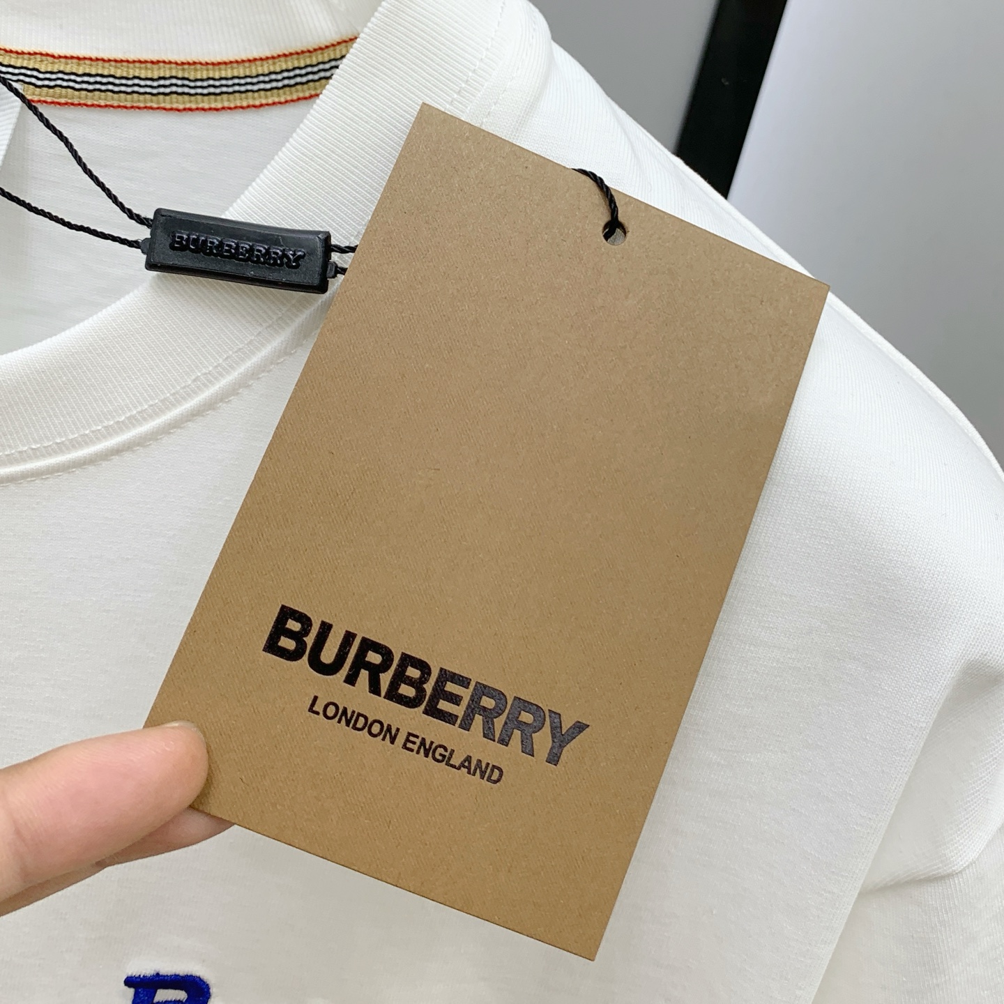 P巴宝莉2025夏季新款短袖T恤，个性艺术系列全网独家首发 百搭款细节处理完美纯棉面料十分精致 原版面料