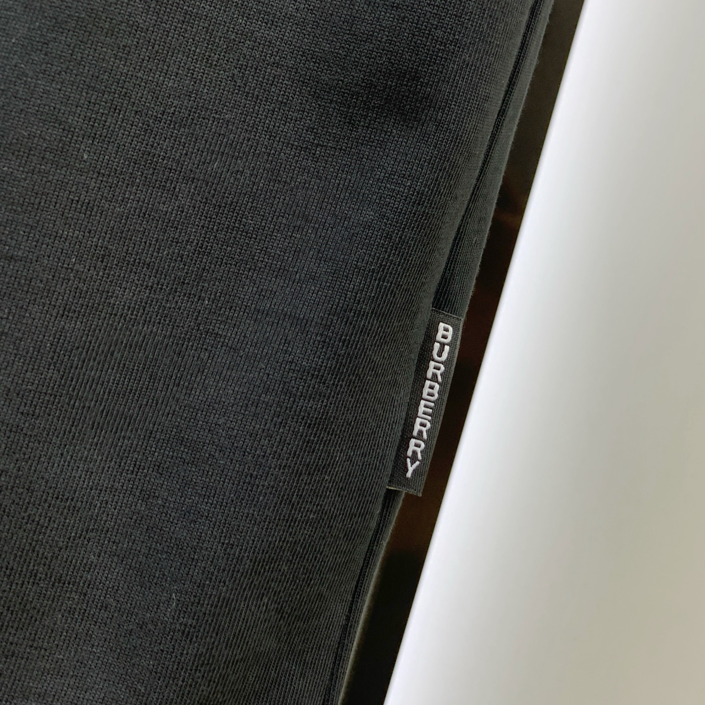 P巴宝莉2025夏季新款短袖T恤，个性艺术系列全网独家首发 百搭款细节处理完美纯棉面料十分精致 原版面料