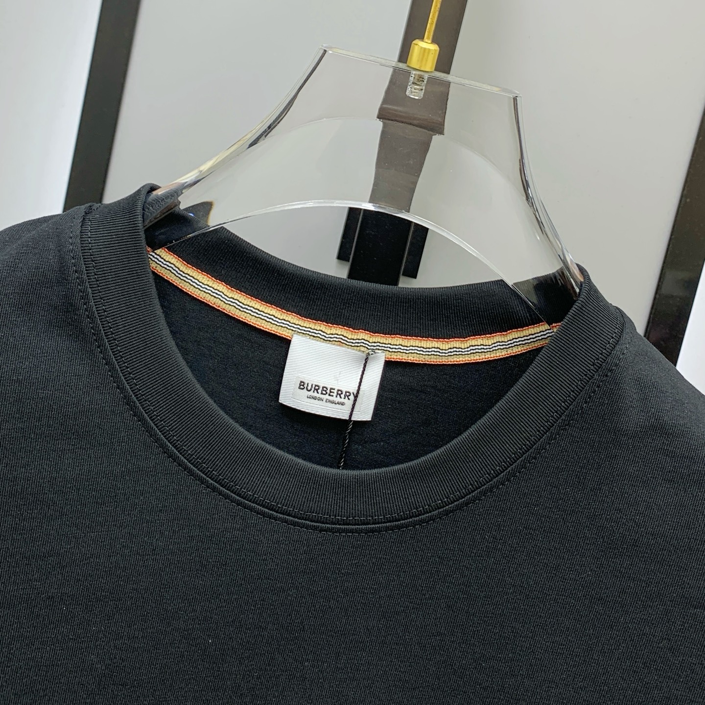 P巴宝莉2025夏季新款短袖T恤，个性艺术系列全网独家首发 百搭款细节处理完美纯棉面料十分精致 原版面料