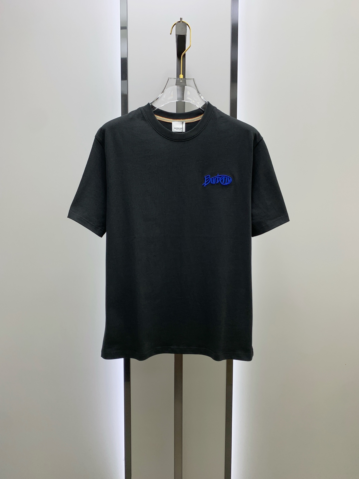 P巴宝莉2025夏季新款短袖T恤，个性艺术系列全网独家首发 百搭款细节处理完美纯棉面料十分精致 原版面料