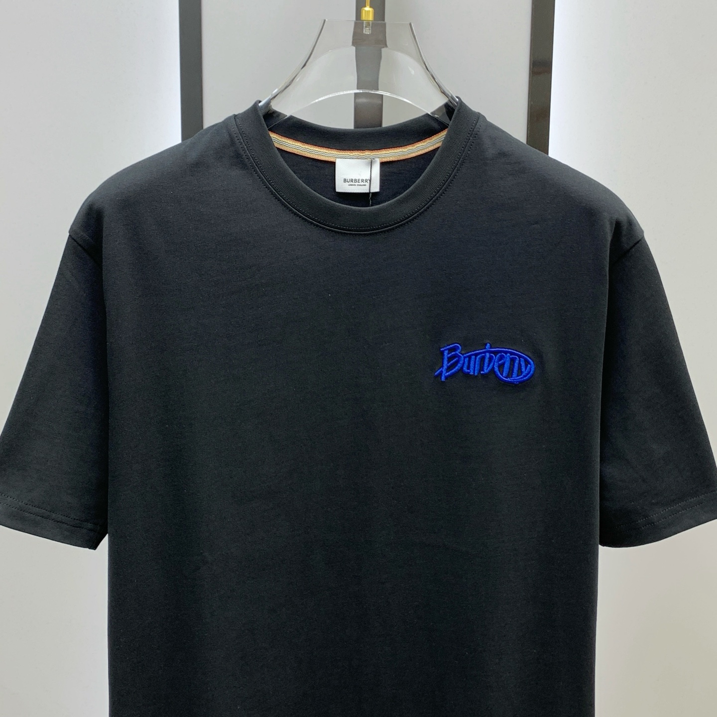 P巴宝莉2025夏季新款短袖T恤，个性艺术系列全网独家首发 百搭款细节处理完美纯棉面料十分精致 原版面料