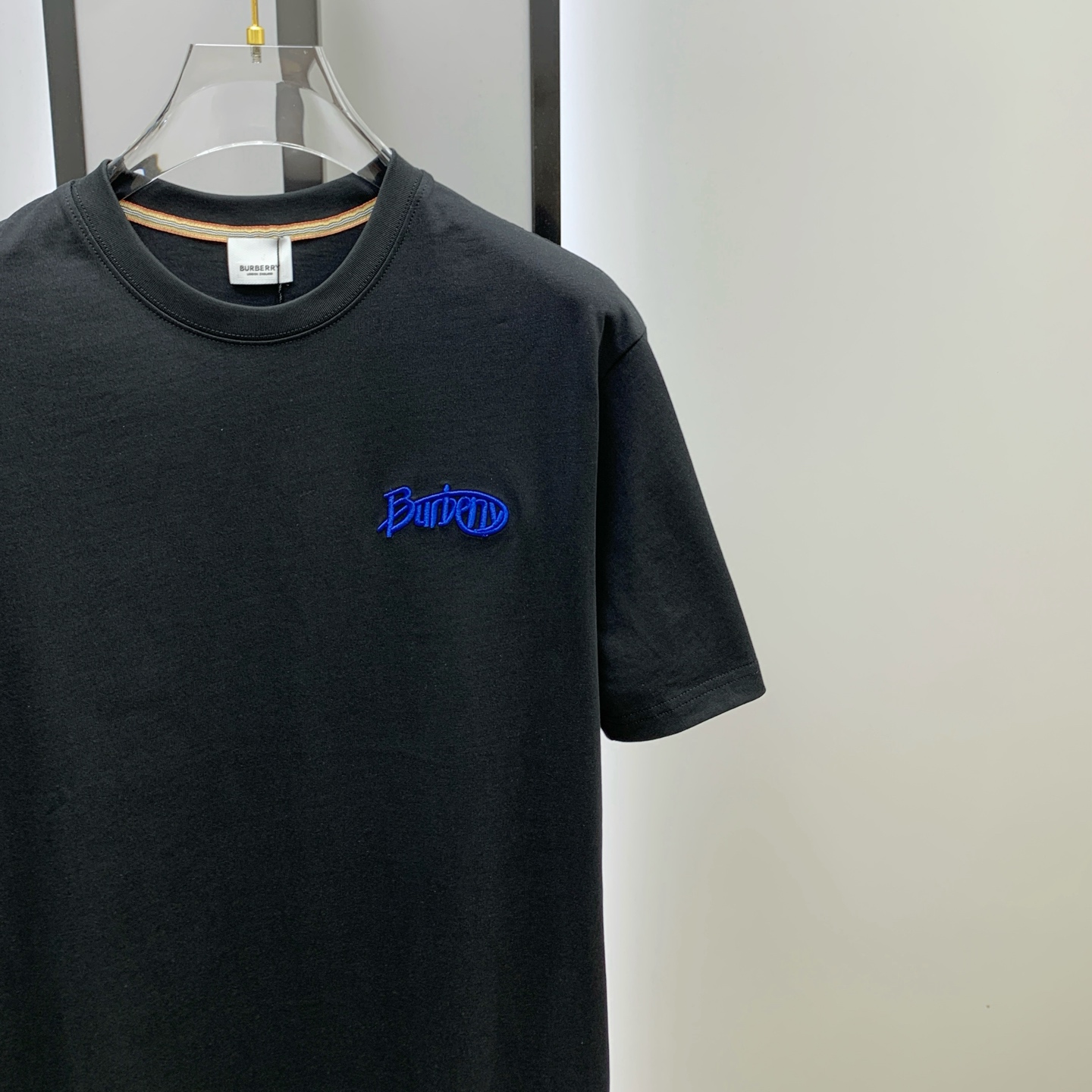 P巴宝莉2025夏季新款短袖T恤，个性艺术系列全网独家首发 百搭款细节处理完美纯棉面料十分精致 原版面料