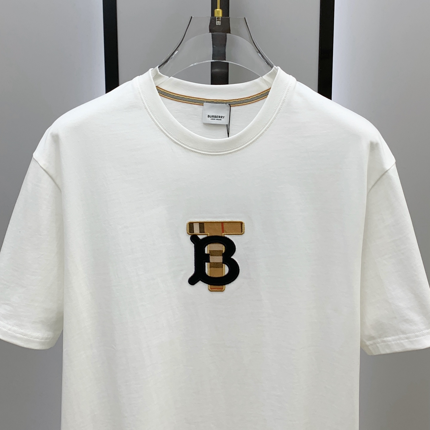 P巴宝莉2025夏季新款短袖T恤，个性艺术系列全网独家首发 百搭款细节处理完美纯棉面料十分精致 原版面料