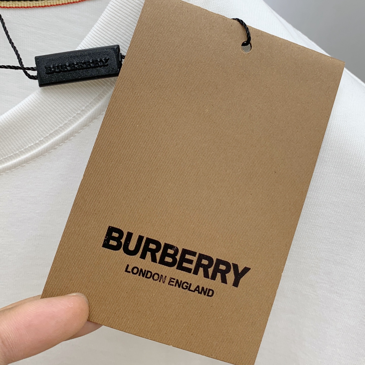 P巴宝莉2025夏季新款短袖T恤，个性艺术系列全网独家首发 百搭款细节处理完美纯棉面料十分精致 原版面料