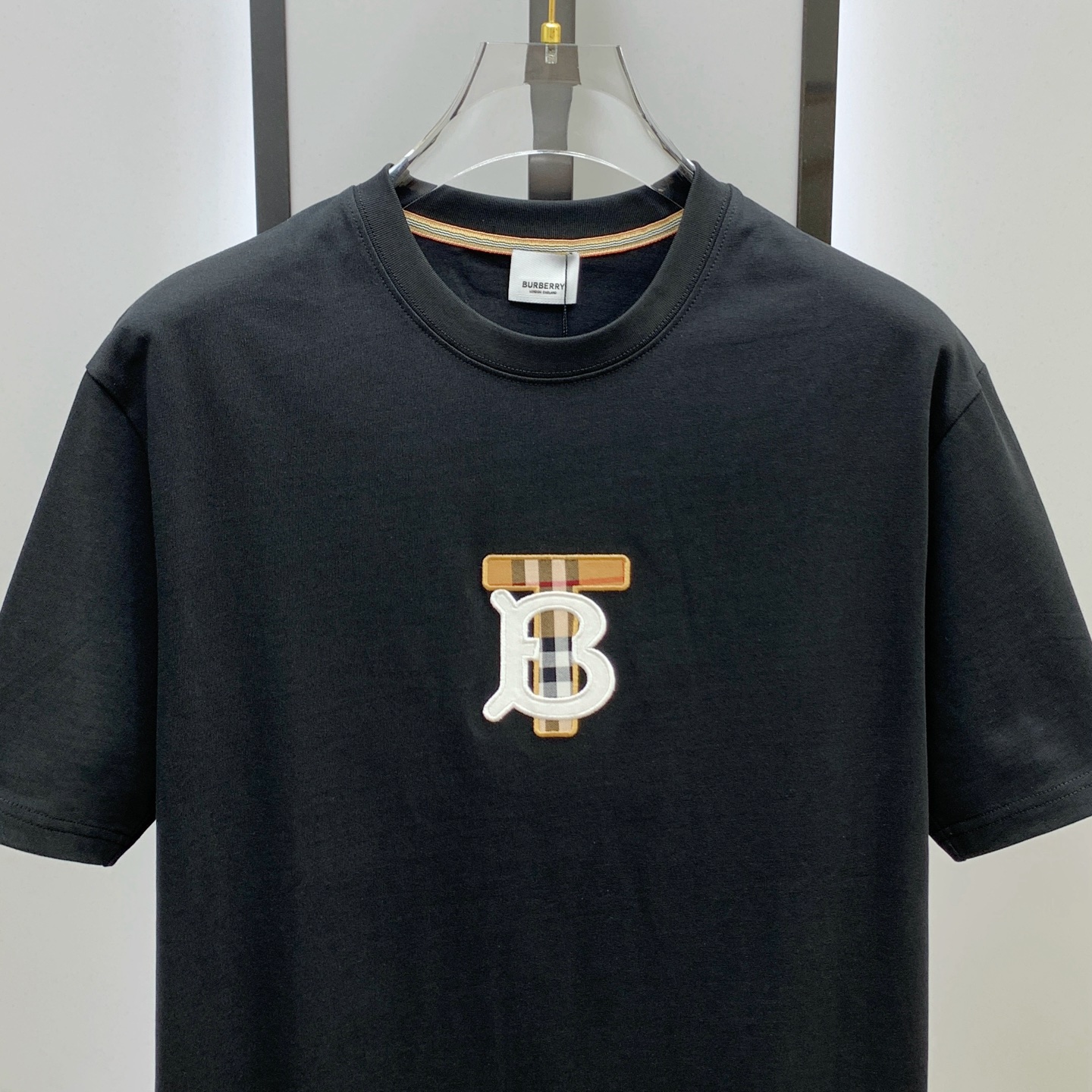 P巴宝莉2025夏季新款短袖T恤，个性艺术系列全网独家首发 百搭款细节处理完美纯棉面料十分精致 原版面料