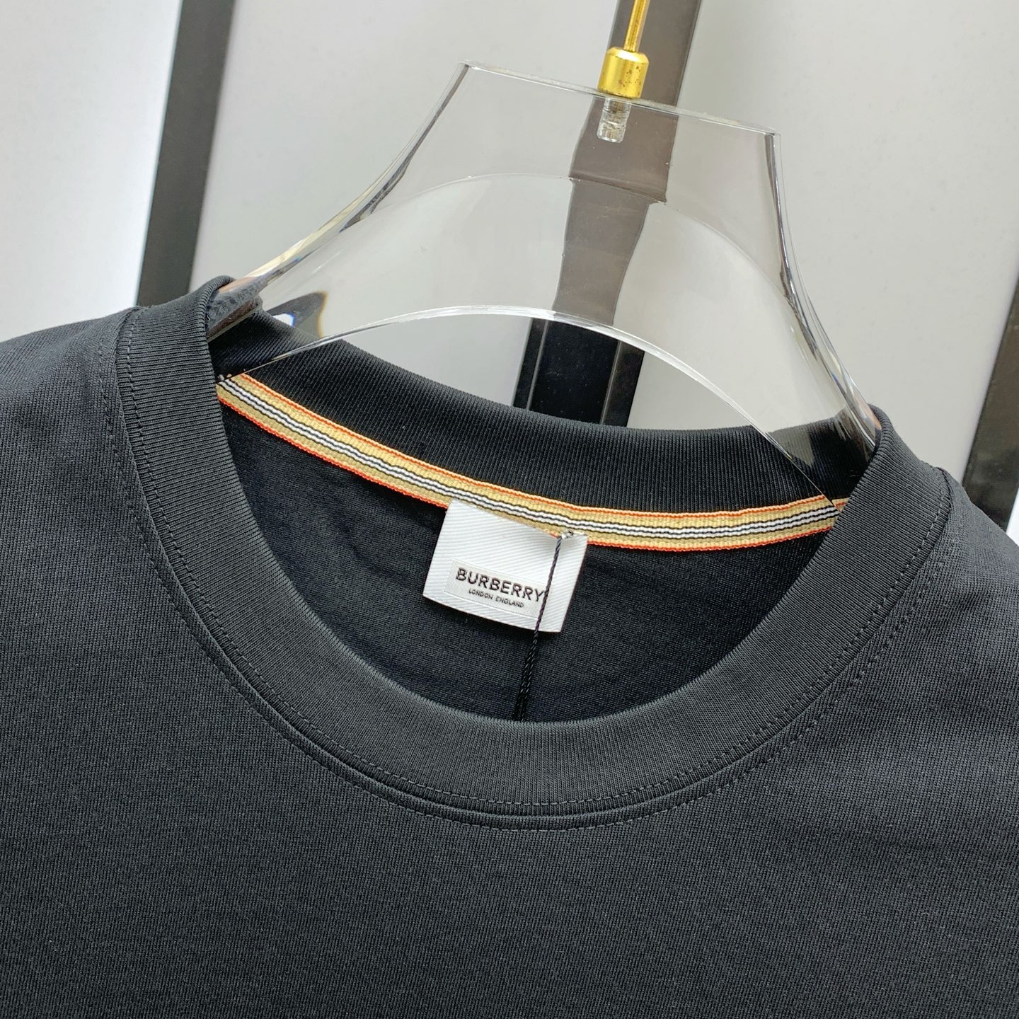 P巴宝莉2025夏季新款短袖T恤，个性艺术系列全网独家首发 百搭款细节处理完美纯棉面料十分精致 原版面料