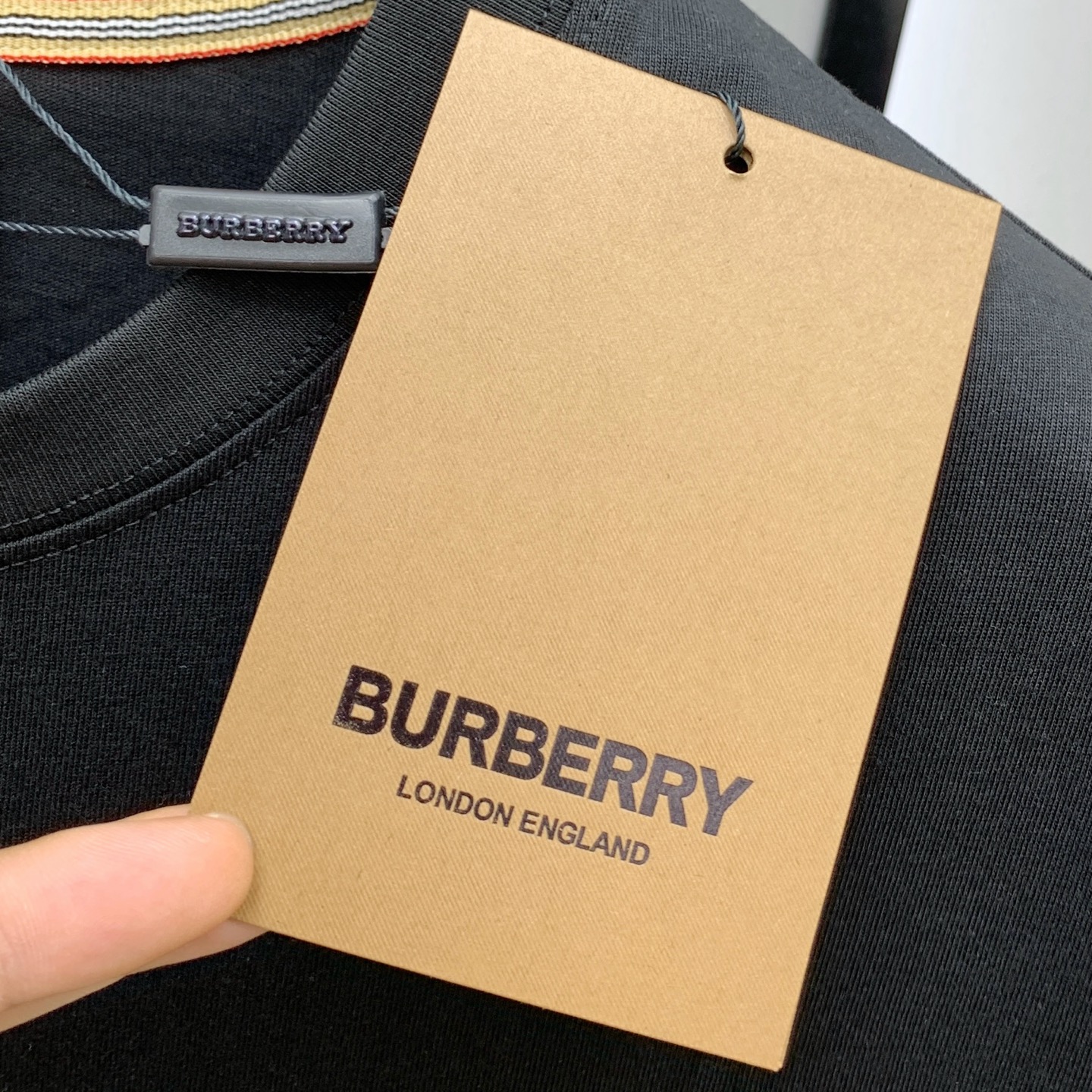 P巴宝莉2025夏季新款短袖T恤，个性艺术系列全网独家首发 百搭款细节处理完美纯棉面料十分精致 原版面料