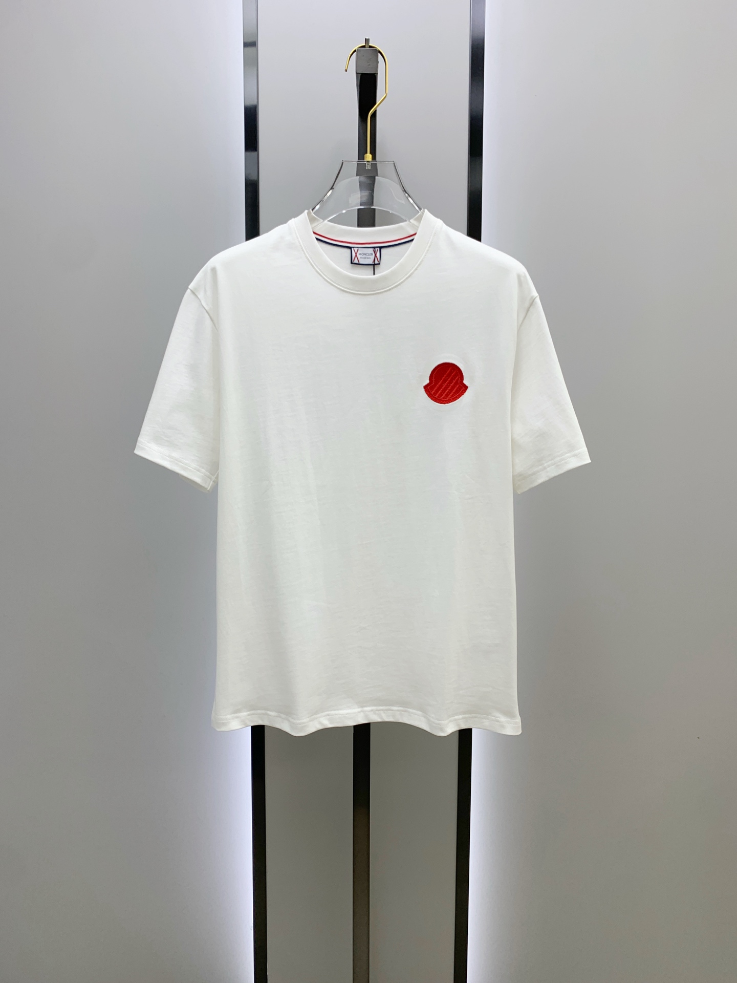 P蒙口2025夏季新款短袖T恤，个性艺术系列全网独家首发 百搭款细节处理完美纯棉面料十分精致 原版面料 