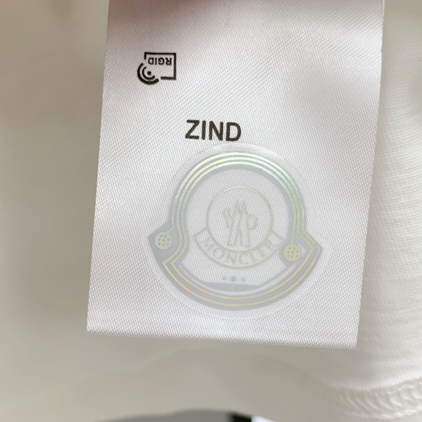 P蒙口2025夏季新款短袖T恤，个性艺术系列全网独家首发 百搭款细节处理完美纯棉面料十分精致 原版面料 