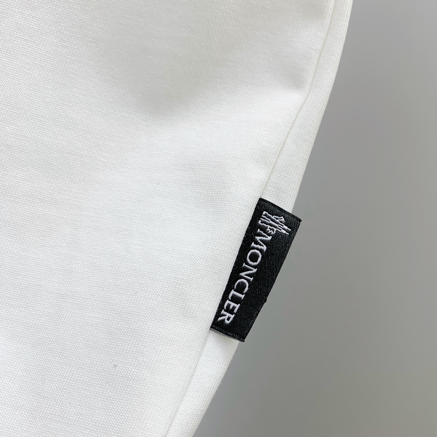 P蒙口2025夏季新款短袖T恤，个性艺术系列全网独家首发 百搭款细节处理完美纯棉面料十分精致 原版面料 