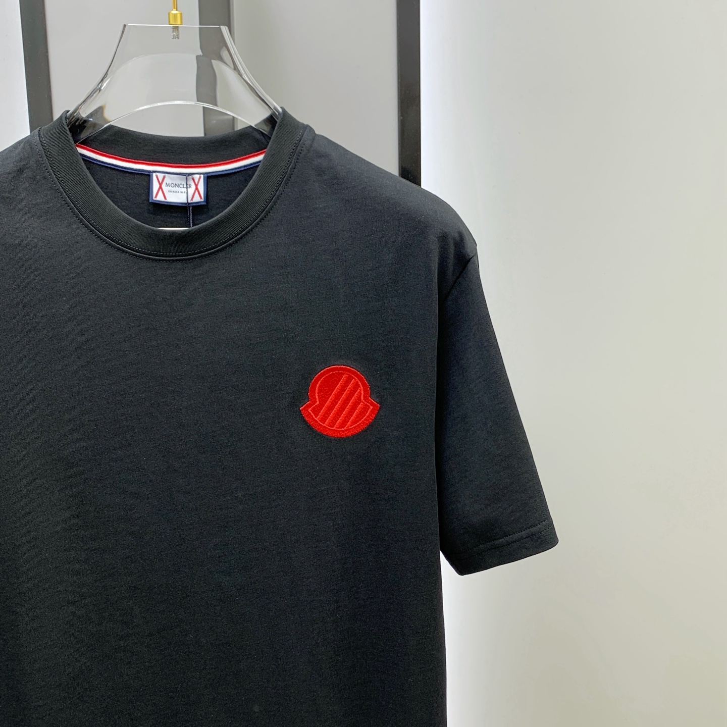 P蒙口2025夏季新款短袖T恤，个性艺术系列全网独家首发 百搭款细节处理完美纯棉面料十分精致 原版面料 