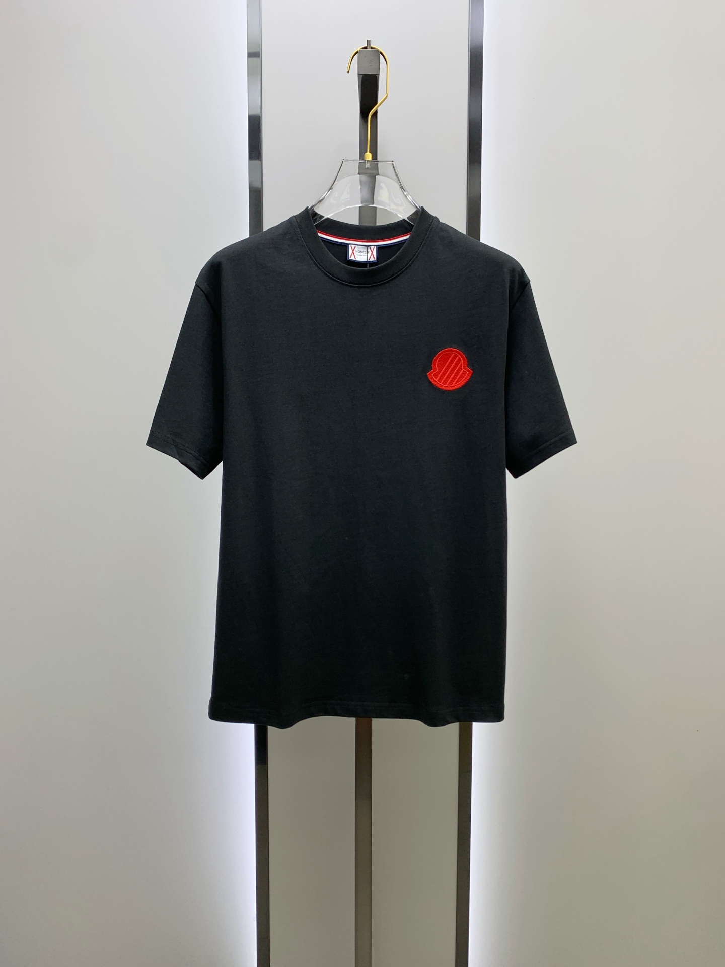 P蒙口2025夏季新款短袖T恤，个性艺术系列全网独家首发 百搭款细节处理完美纯棉面料十分精致 原版面料 