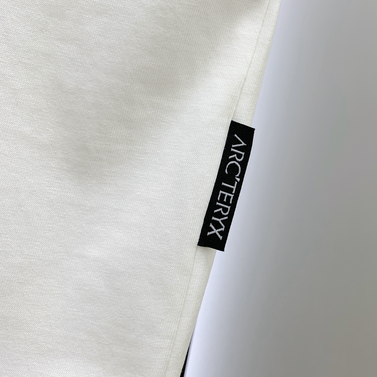 P始祖鸟2025夏季新款短袖T恤，个性艺术系列全网独家首发 百搭款细节处理完美纯棉面料十分精致 原版面料