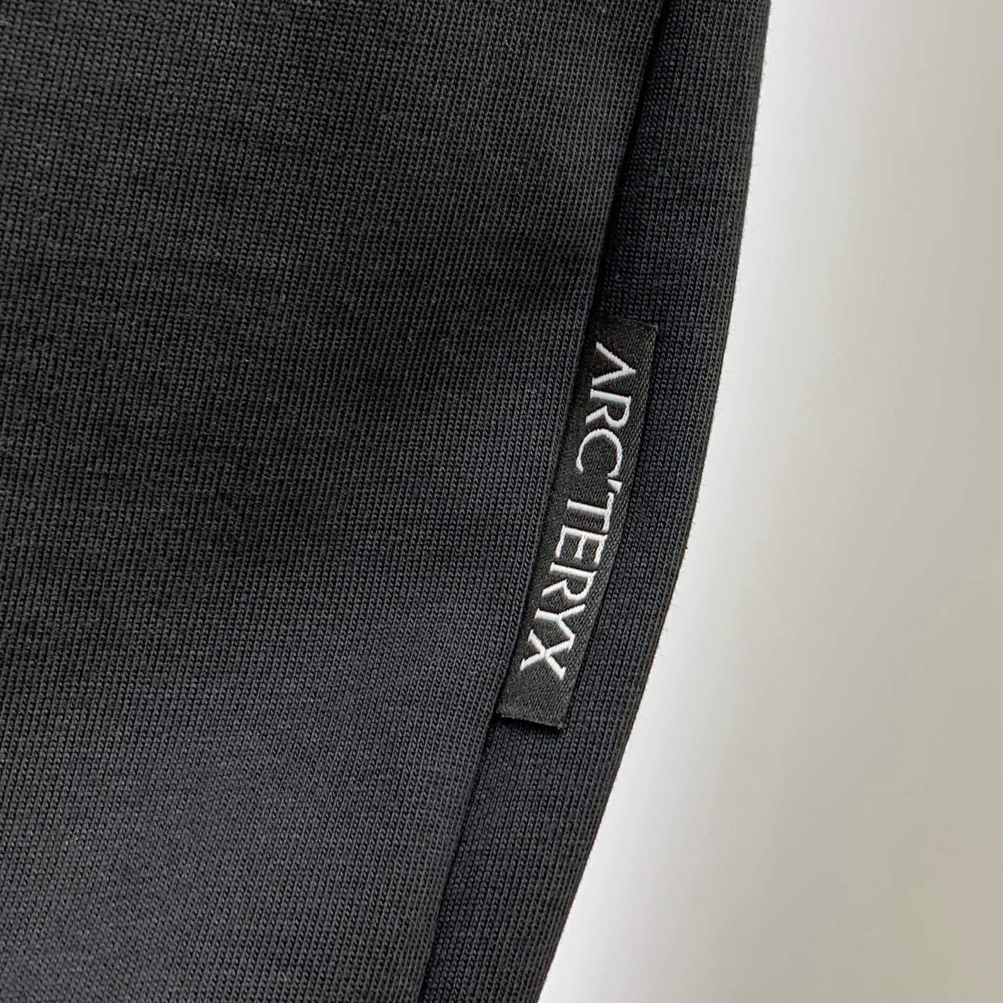 P始祖鸟2025夏季新款短袖T恤，个性艺术系列全网独家首发 百搭款细节处理完美纯棉面料十分精致 原版面料