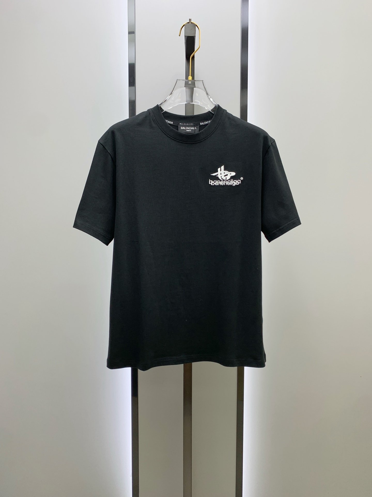 P巴黎世家2025夏季新款短袖T恤，个性艺术系列全网独家首发 百搭款细节处理完美纯棉面料十分精致 原版面