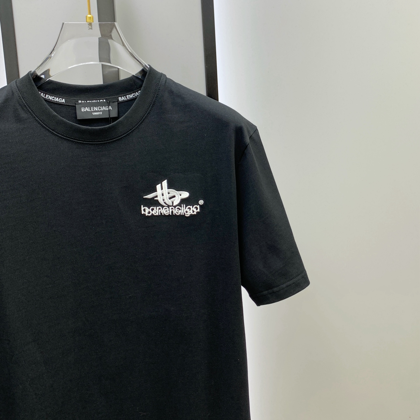 P巴黎世家2025夏季新款短袖T恤，个性艺术系列全网独家首发 百搭款细节处理完美纯棉面料十分精致 原版面