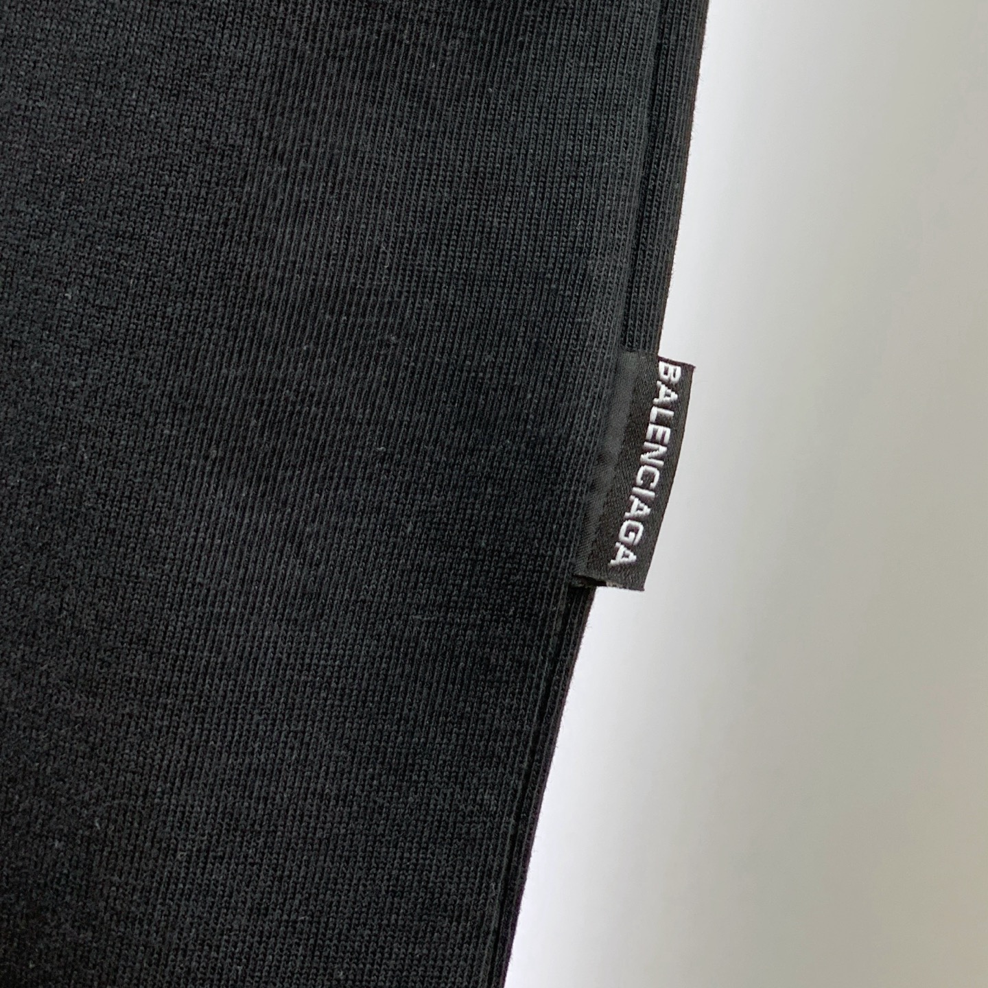 P巴黎世家2025夏季新款短袖T恤，个性艺术系列全网独家首发 百搭款细节处理完美纯棉面料十分精致 原版面