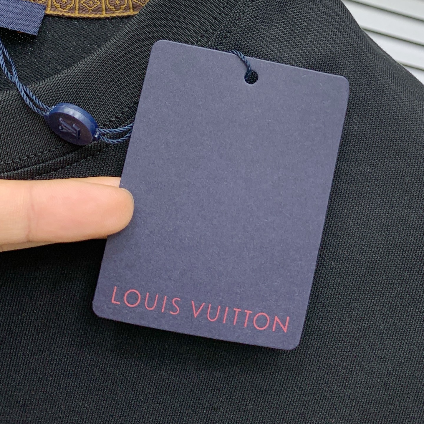ssLV纯棉最新面料经典标识图案logo时尚简约潮流短袖，最顶级的品质专柜原单短袖，顶级制作工艺进口面料