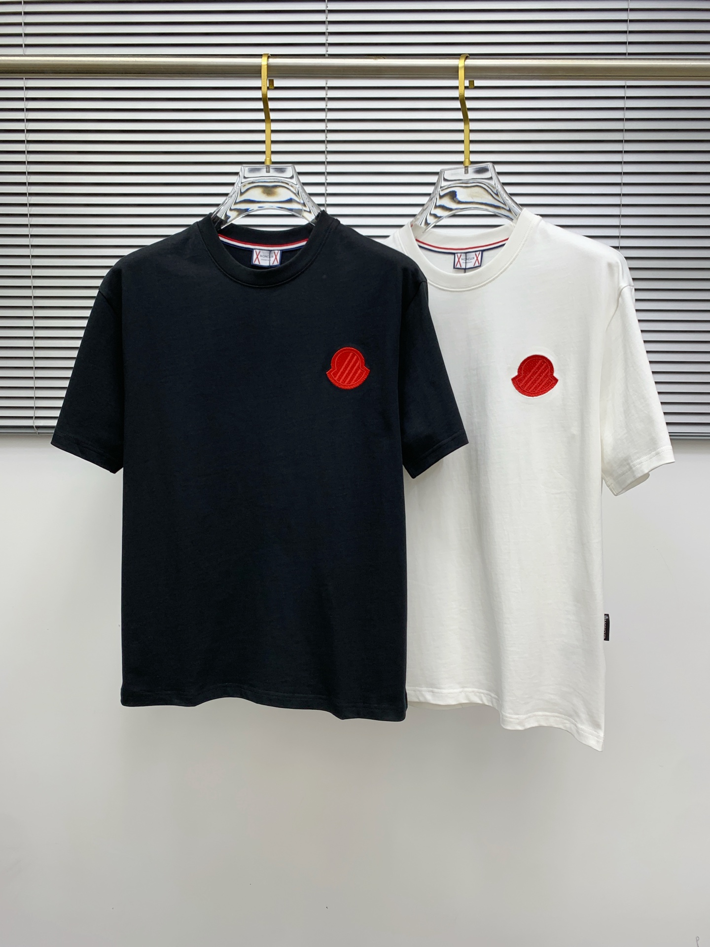 ss蒙口纯棉最新面料经典标识图案logo时尚简约潮流短袖，最顶级的品质专柜原单短袖，顶级制作工艺进口面料