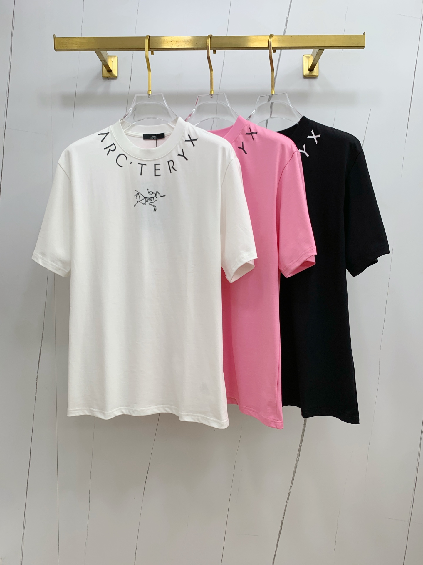 NO:441409,Archaeoptera Bird's new short-sleeved T-shirt in summer 2025, the personalized art series exclusively released on the entire network. The versatile details are perfectly processed and pure cotton fabric is very exquisite. Original fabric. The same high-quality and comfortable hand feels very fashionable and personalized. A super versatile and beautiful look for men and women. S-Xl, arc'teryx, T-shirt,tees, t-shirt,alexander wang19860909始祖鸟2025夏季新款短袖T恤,个性艺术系列全网独家首发 百搭款细节处理完美纯棉面料十分精致 原版面料 网红明星同款高版本 高品质手感非常舒服 时尚又个性 超级百搭好看的一款男女同款颜色S-Xl,arc'teryx,T-shirt,tees，t-shirt,alexander wang,Men's clothing