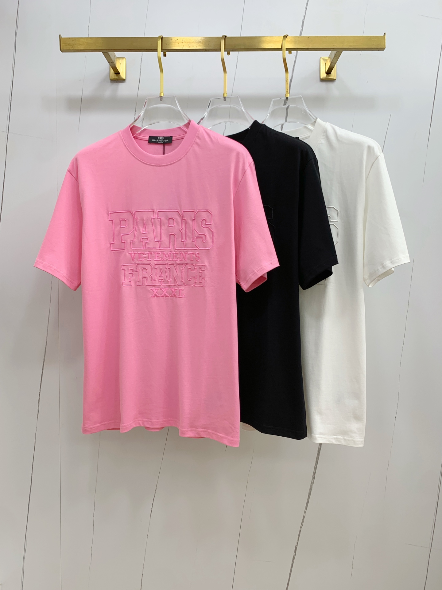 NO:441416,Balenciaga 2025 summer new short-sleeved T-shirt, personalized art series exclusively released on the entire network. The versatile details are perfectly processed and pure cotton fabric is very exquisite. Original fabric. The same high-quality and comfortable hand feels very fashionable and personalized. A super versatile and beautiful look for men and women. S-Xl, balenciaga, T-shirt,tees, t-shirt,alexander wang19860909巴黎世家2025夏季新款短袖T恤,个性艺术系列全网独家首发 百搭款细节处理完美纯棉面料十分精致 原版面料 网红明星同款高版本 高品质手感非常舒服 时尚又个性 超级百搭好看的一款男女同款颜色S-Xl,,balenciaga,T-shirt,tees，t-shirt,alexander wang,Men's clothing