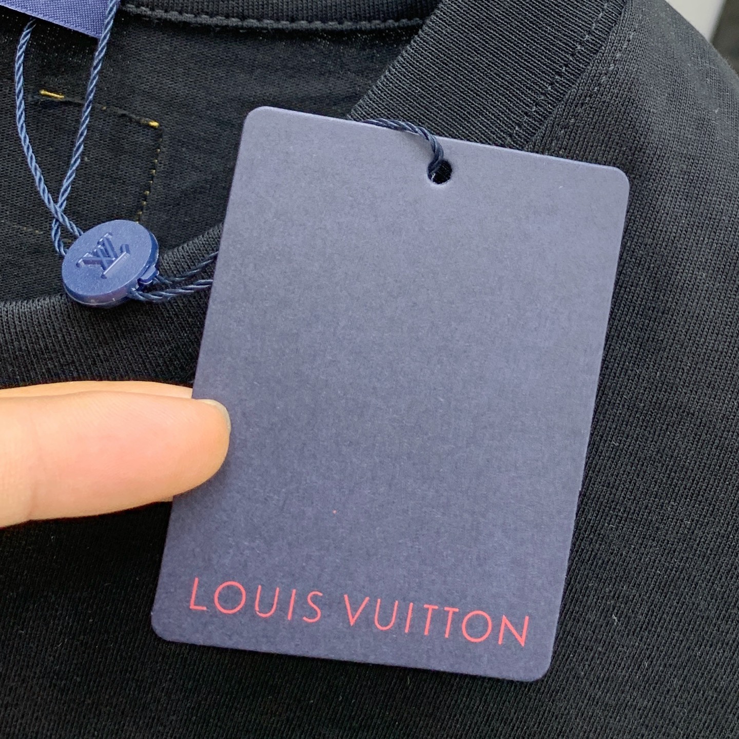 ssLV纯棉最新面料经典标识图案logo时尚简约潮流短袖，最顶级的品质专柜原单短袖，顶级制作工艺进口面料