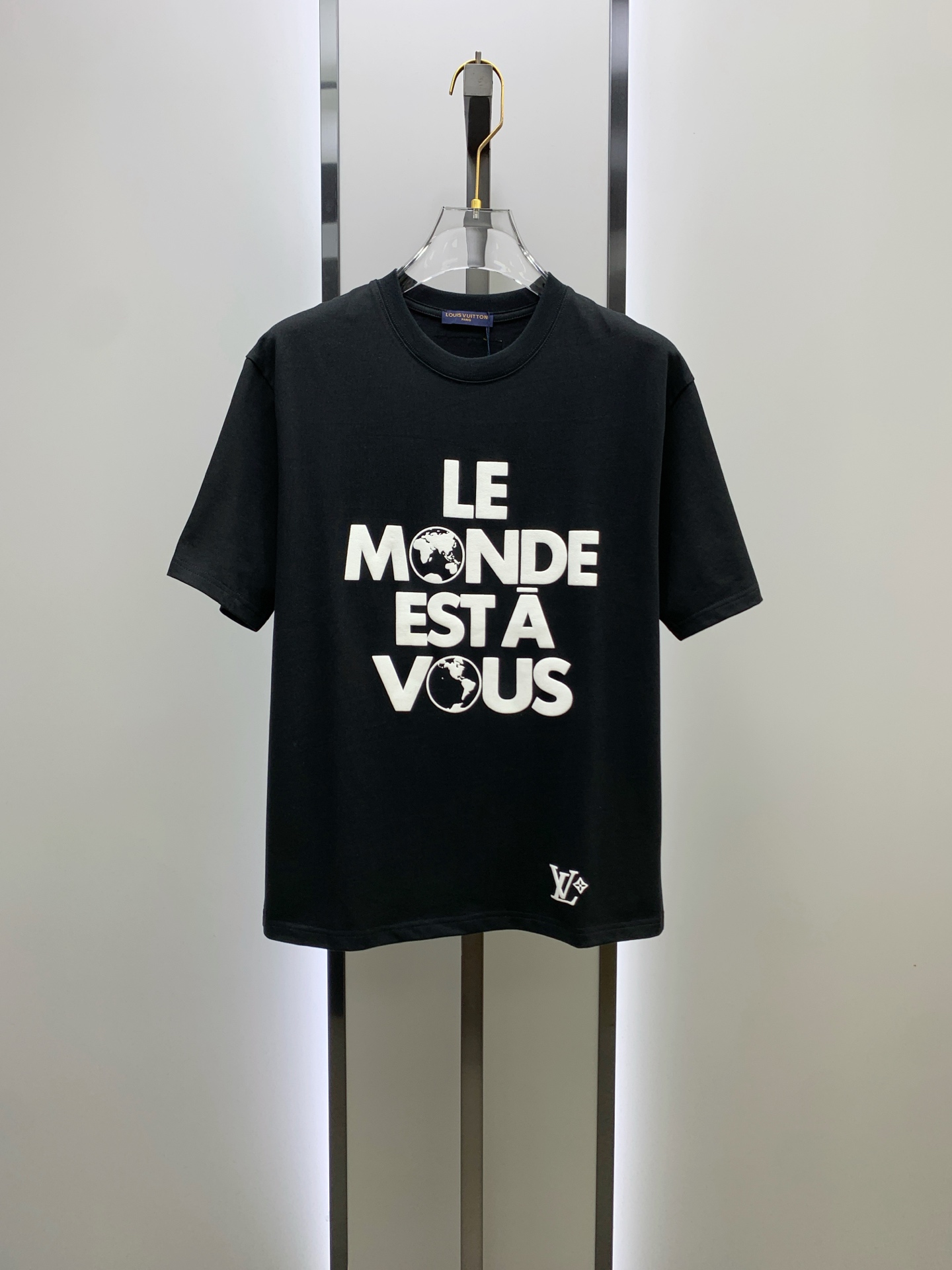 ssLV纯棉最新面料经典标识图案logo时尚简约潮流短袖，最顶级的品质专柜原单短袖，顶级制作工艺进口面料