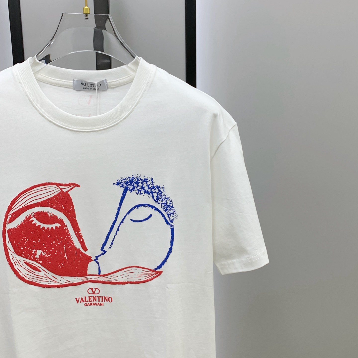 ss华伦天奴纯棉最新面料经典标识图案logo时尚简约潮流短袖，最顶级的品质专柜原单短袖，顶级制作工艺进口