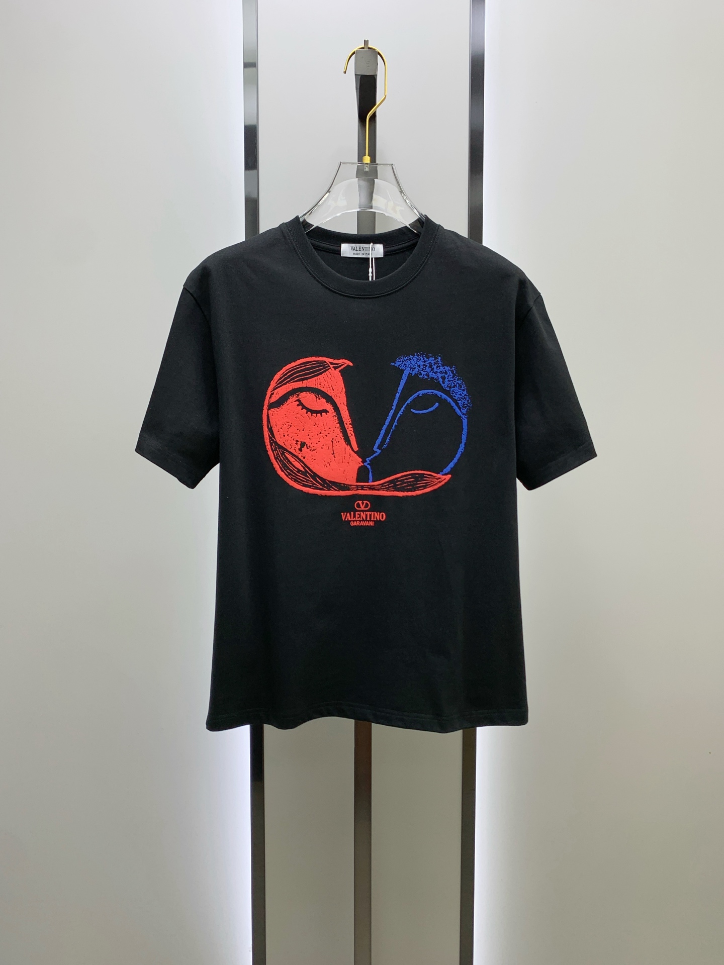 ss华伦天奴纯棉最新面料经典标识图案logo时尚简约潮流短袖，最顶级的品质专柜原单短袖，顶级制作工艺进口