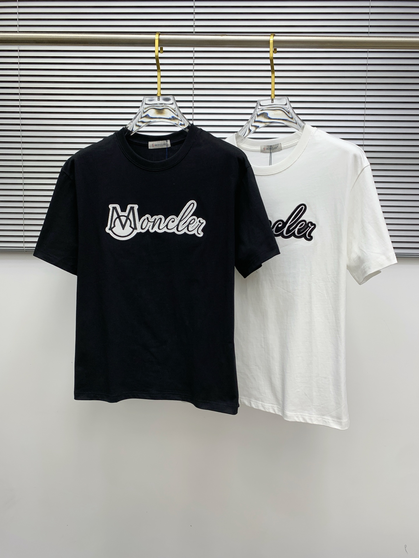 ss蒙口纯棉最新面料经典标识图案logo时尚简约潮流短袖，最顶级的品质专柜原单短袖，顶级制作工艺进口面料