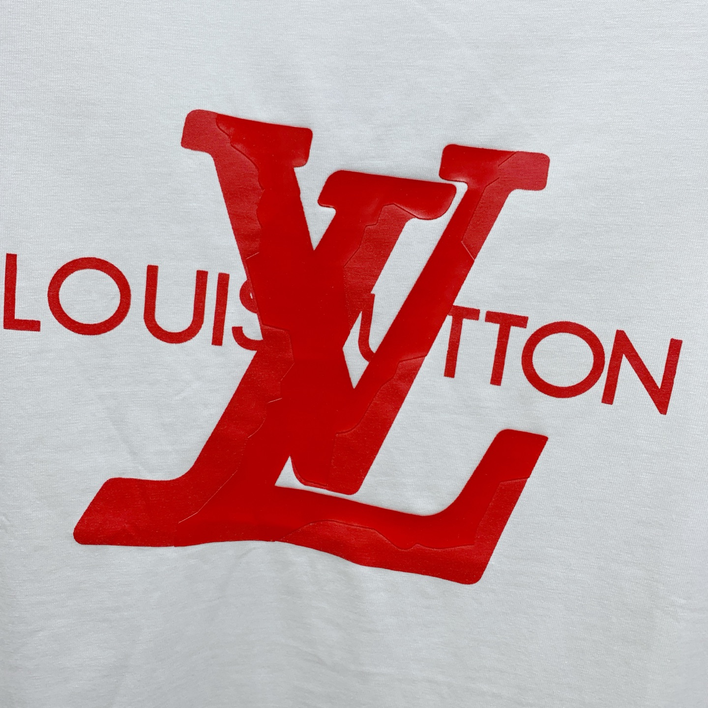 ssLV纯棉最新面料经典标识图案logo时尚简约潮流短袖，最顶级的品质专柜原单短袖，顶级制作工艺进口面料