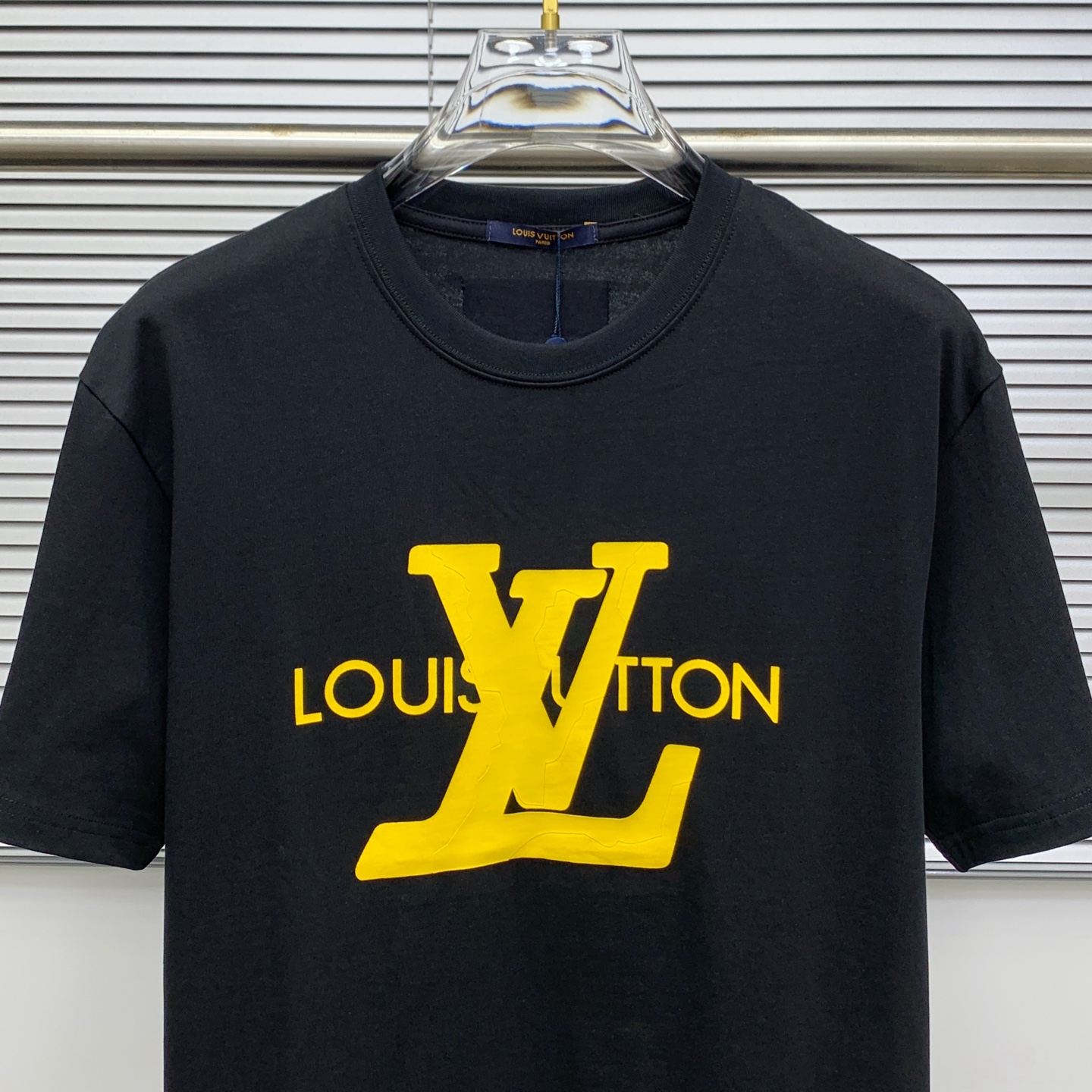 ssLV纯棉最新面料经典标识图案logo时尚简约潮流短袖，最顶级的品质专柜原单短袖，顶级制作工艺进口面料