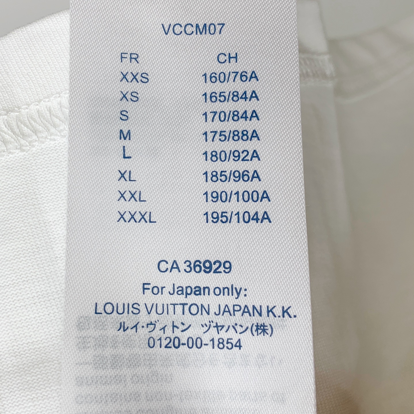 ssLV纯棉最新面料经典标识图案logo时尚简约潮流短袖，最顶级的品质专柜原单短袖，顶级制作工艺进口面料