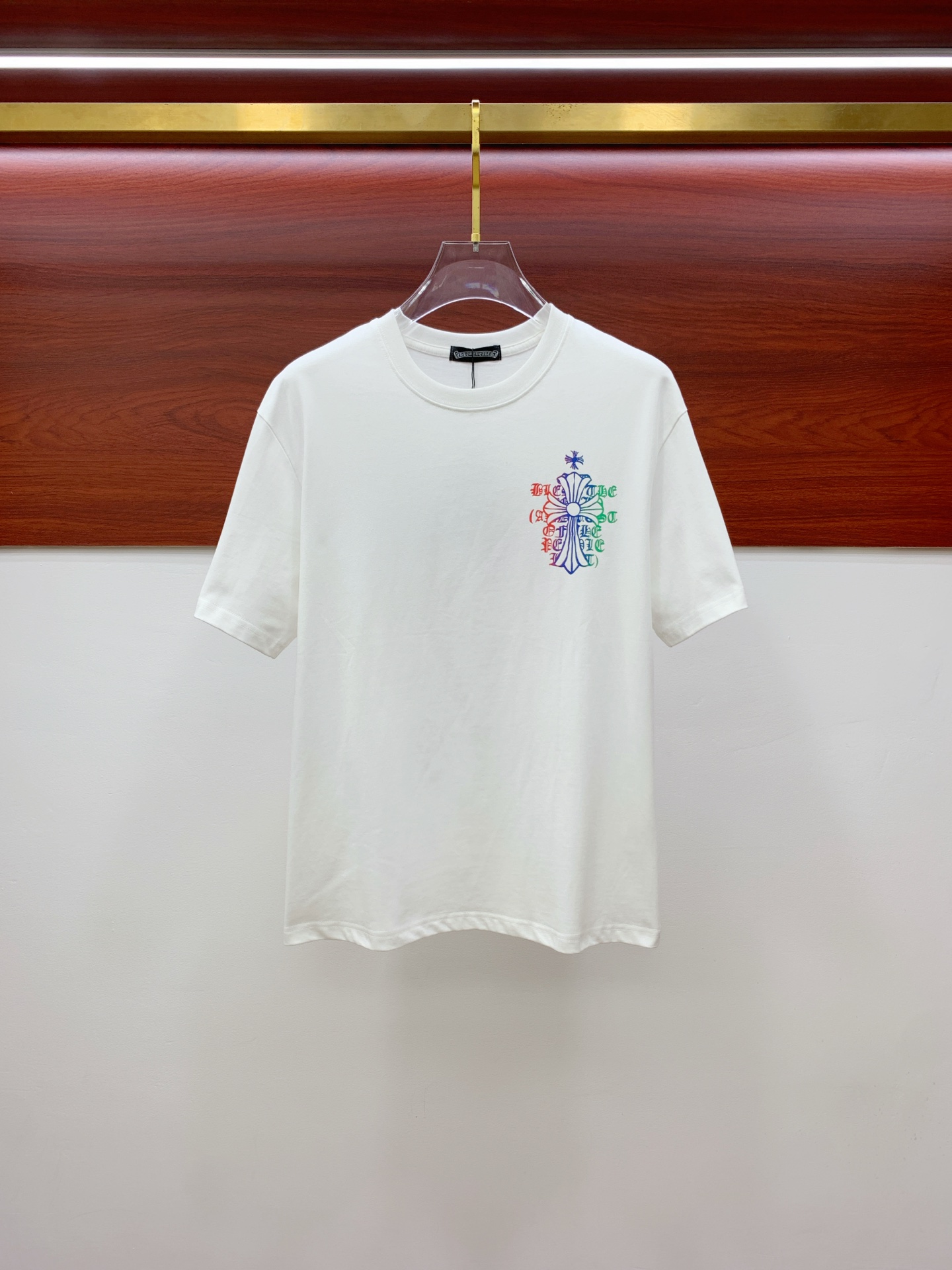 NO:445966,Ss Croxin Pure Cotton’s latest fabric, classic logo, logo, fashionable, simple and trendy short sleeves, the top quality counter original single short sleeves, top-level production craft imported fabrics, unique design of the counter model, using imported high-end customized fabrics. The official website is on sale!  Excellent fabric fit, size..Black and white M-3Xl,,chrome hearts,T-shirt,alexander wang19860909ss克罗心纯棉最新面料经典标识图案logo时尚简约潮流短袖,最顶级的品质专柜原单短袖,顶级制作工艺进口面料,专柜款独特设计,采用进口高端订制面料.官网在售！面料版型超赞 码数..黑白色 M-3Xl,,chrome hearts,T-shirt,alexander wang,Men's clothing