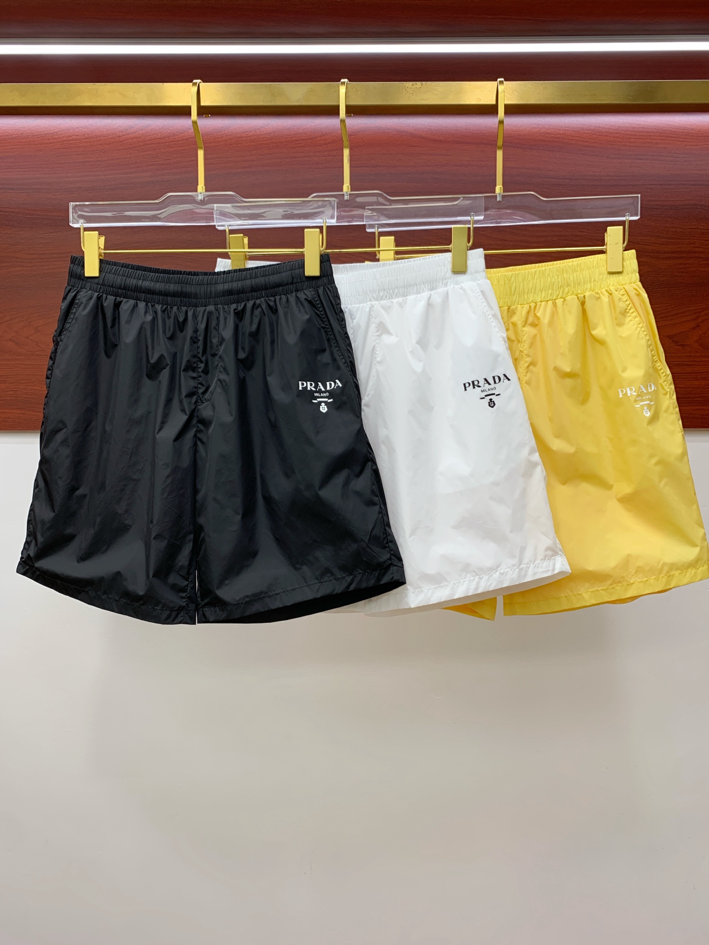 NO:445848,Prada's new spring and summer 2025 casual shorts!  The official website is released simultaneously. Customized brand classic logo, customized fabric, excellent comfort, strong hand touch. Extremely recognizable, perfect quality craftsmanship. Size S-Xl, prada, shorts, alexander wang19860909普拉达2025春夏新款休闲短裤！官网同步发售.定制品牌经典LOGO,定制面料,舒适度极好,手触感强烈.辨识度极高,完美品相工艺. 尺码S-Xl,,prada,shorts,alexander wang,Men's clothing