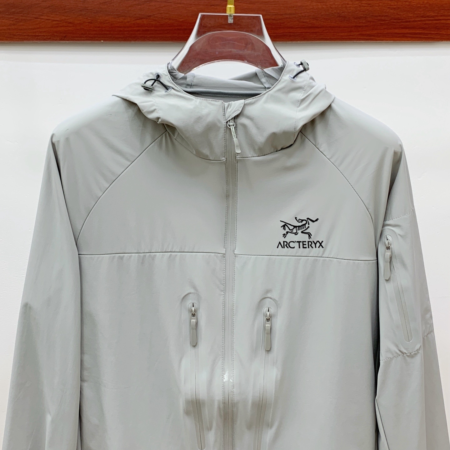 P【新品】始祖鸟渠道精品.2025ss春夏新款运动服夹克防晒服外套!防晒衣经典之余增添了与时俱进的时尚感