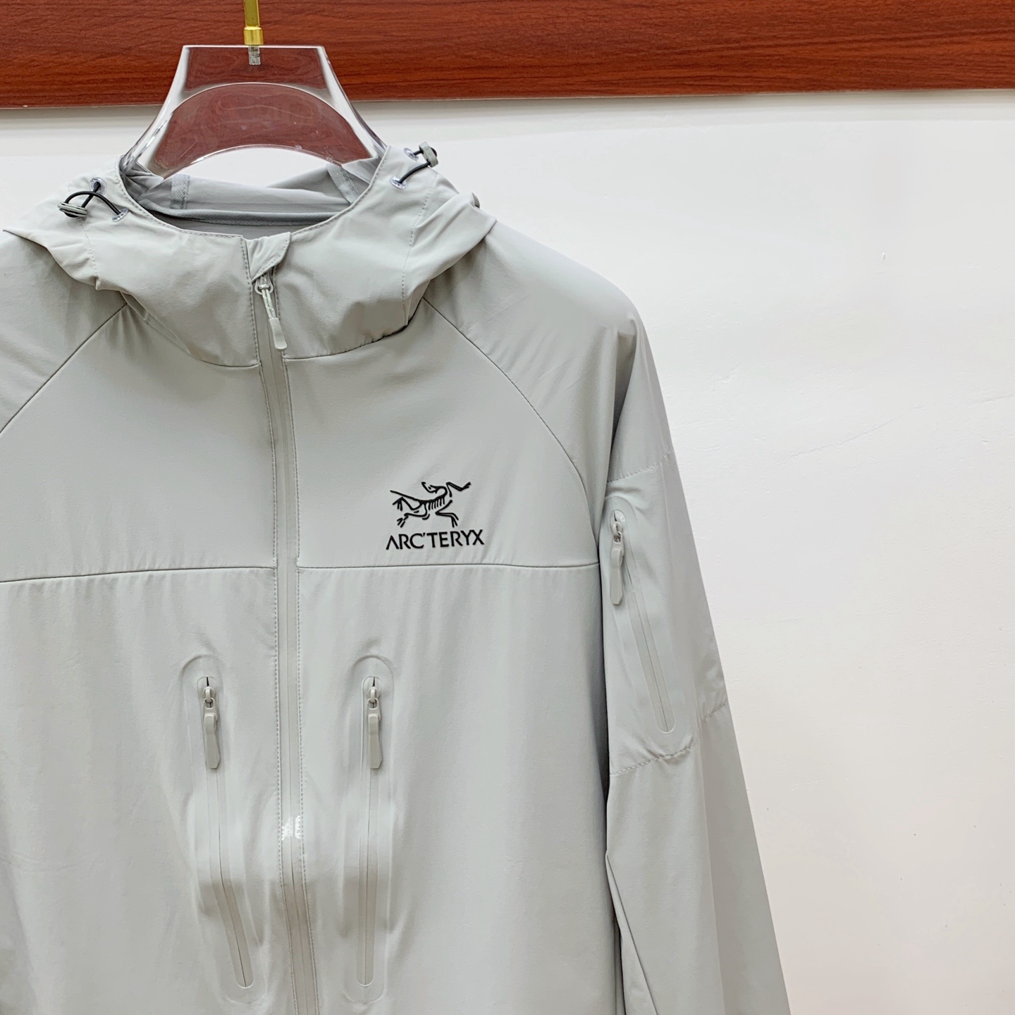 P【新品】始祖鸟渠道精品.2025ss春夏新款运动服夹克防晒服外套!防晒衣经典之余增添了与时俱进的时尚感