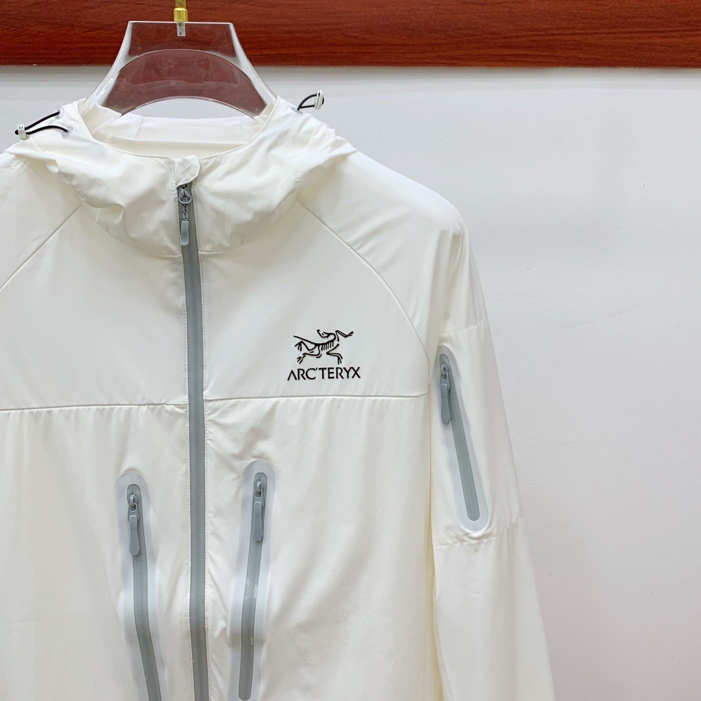 P【新品】始祖鸟渠道精品.2025ss春夏新款运动服夹克防晒服外套!防晒衣经典之余增添了与时俱进的时尚感
