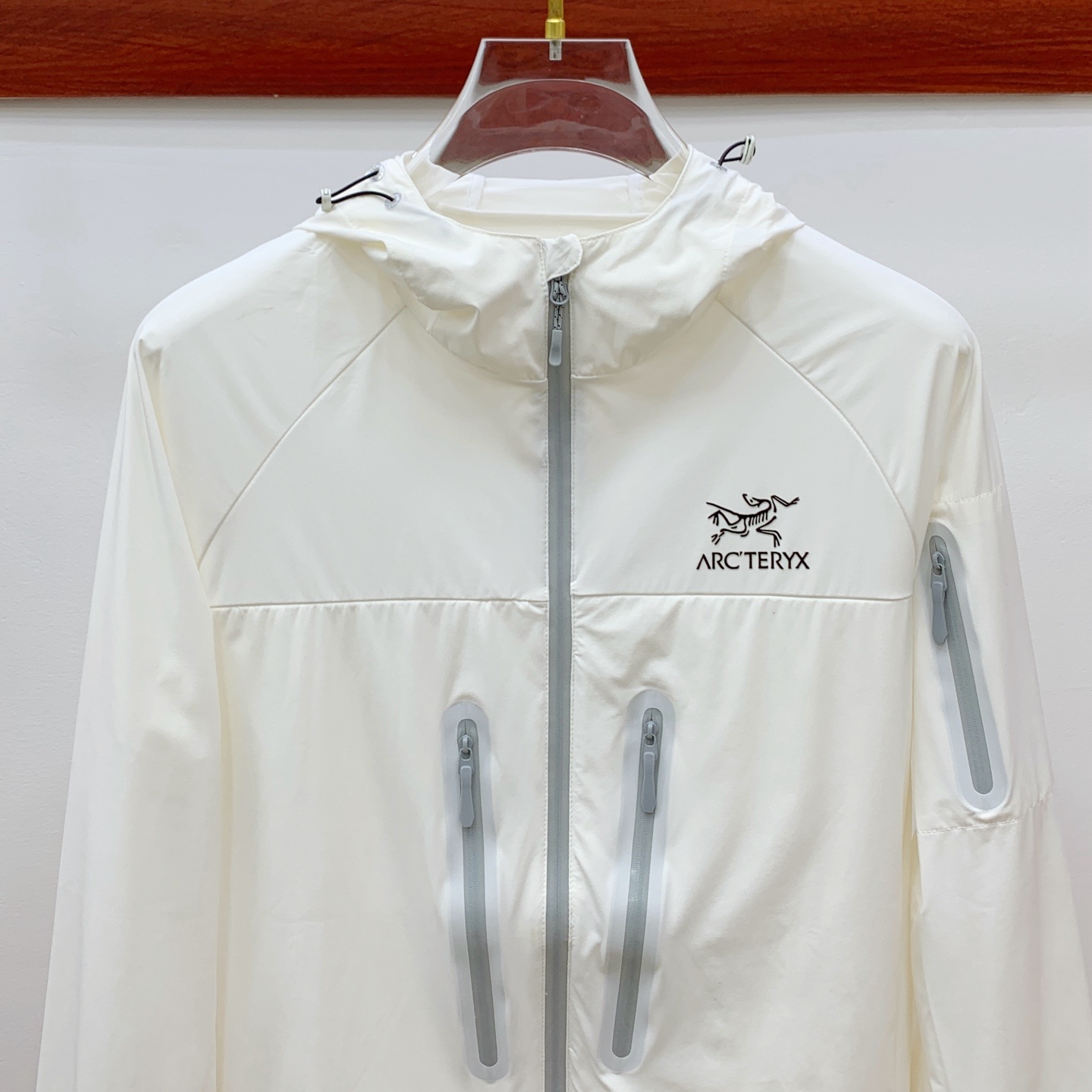 P【新品】始祖鸟渠道精品.2025ss春夏新款运动服夹克防晒服外套!防晒衣经典之余增添了与时俱进的时尚感