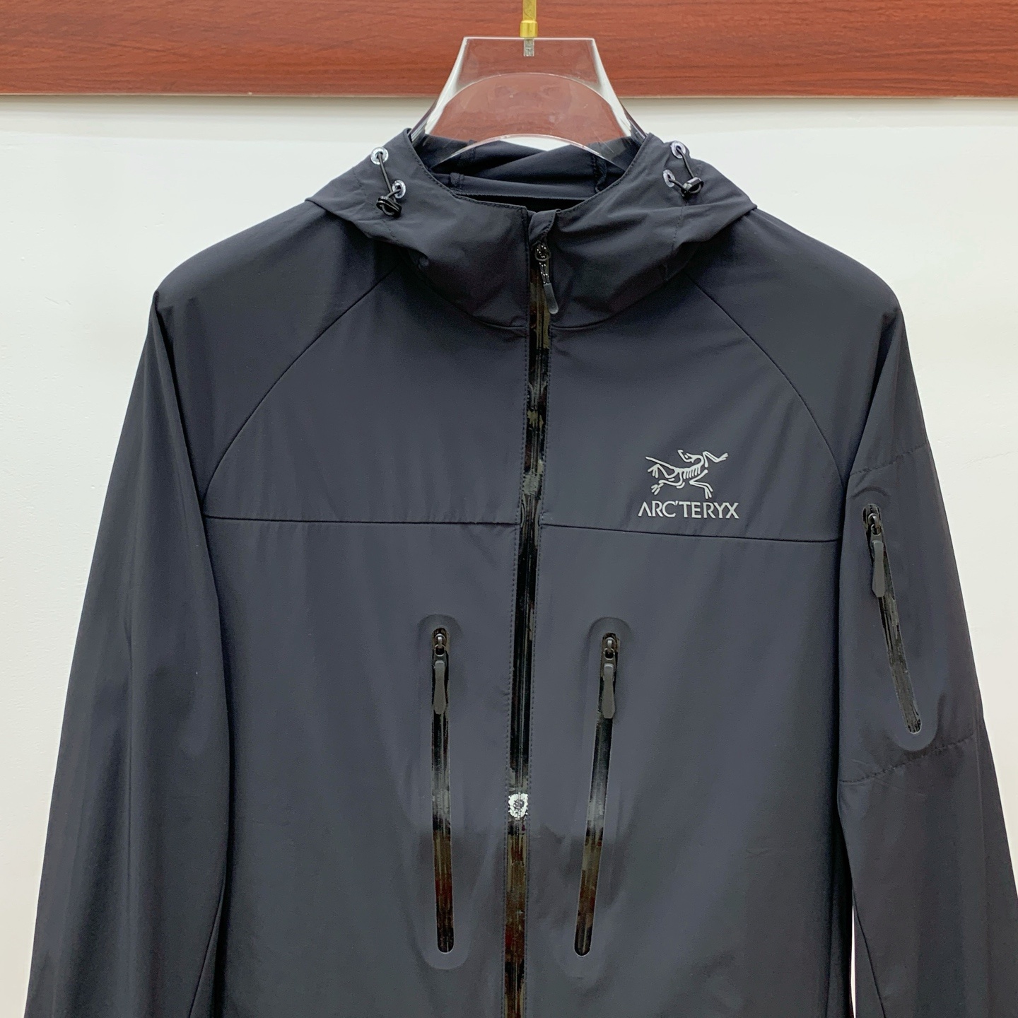 P【新品】始祖鸟渠道精品.2025ss春夏新款运动服夹克防晒服外套!防晒衣经典之余增添了与时俱进的时尚感