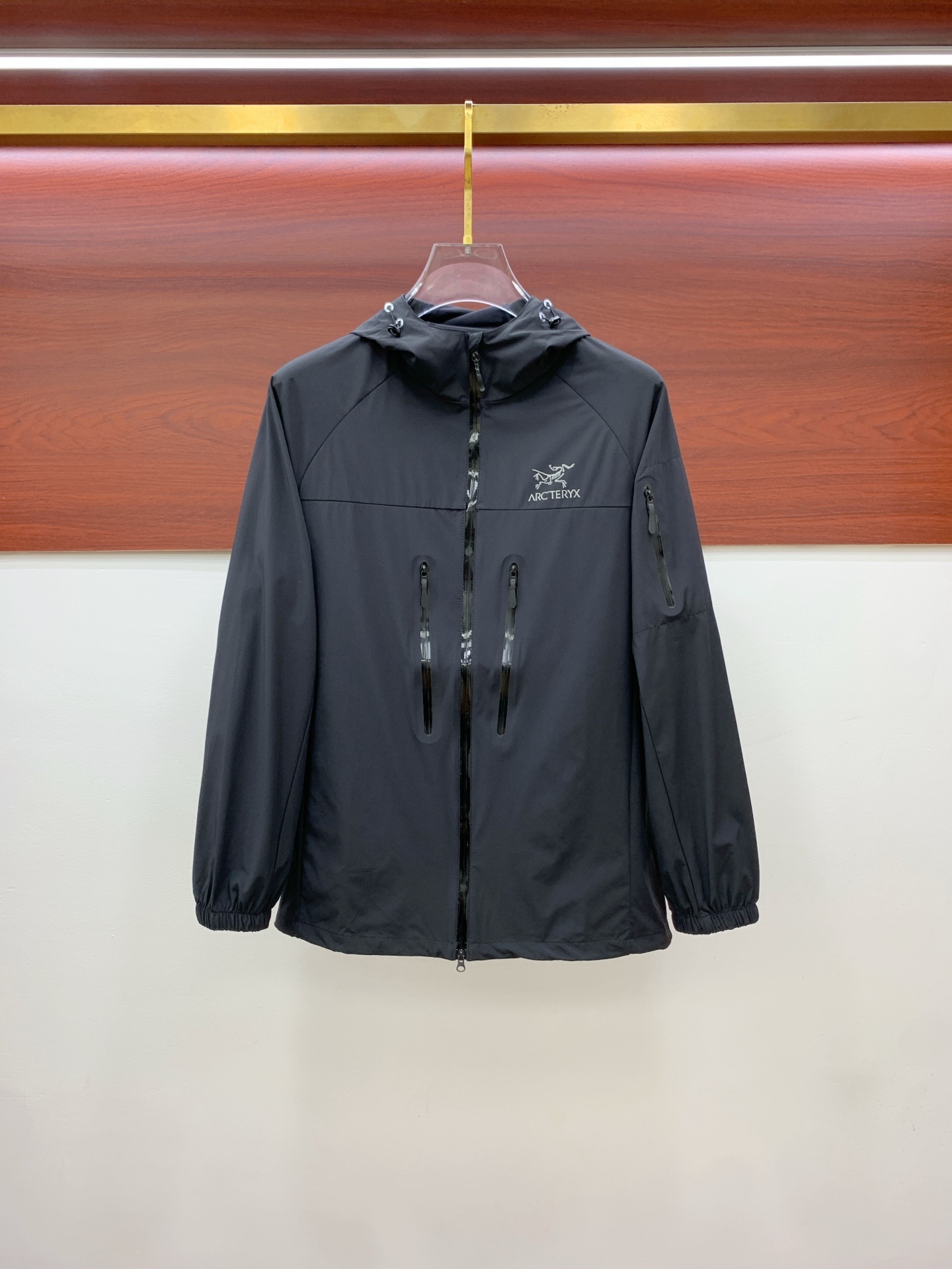 P【新品】始祖鸟渠道精品.2025ss春夏新款运动服夹克防晒服外套!防晒衣经典之余增添了与时俱进的时尚感