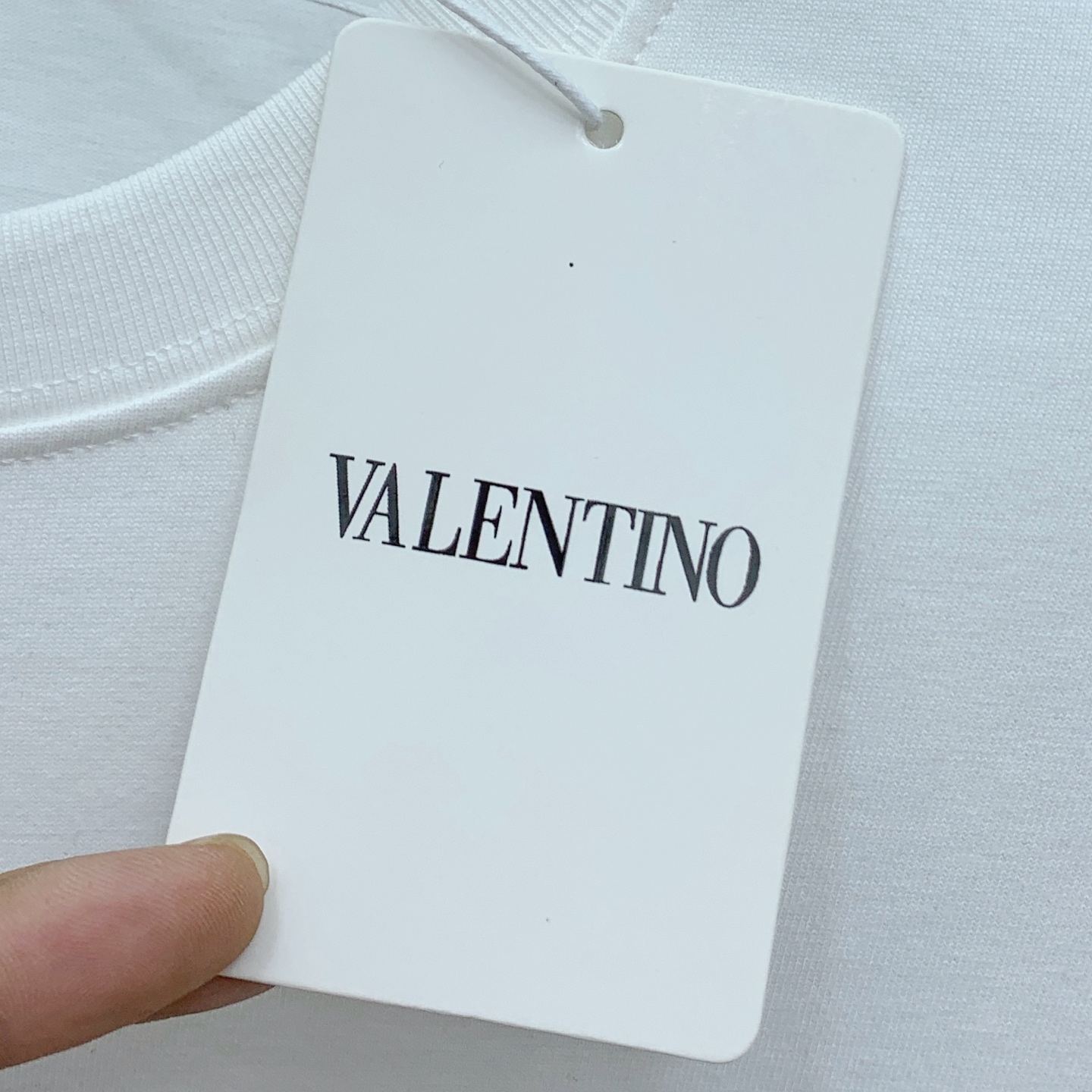 ss华伦天奴纯棉最新面料经典标识图案logo时尚简约潮流短袖，最顶级的品质专柜原单短袖，顶级制作工艺进口