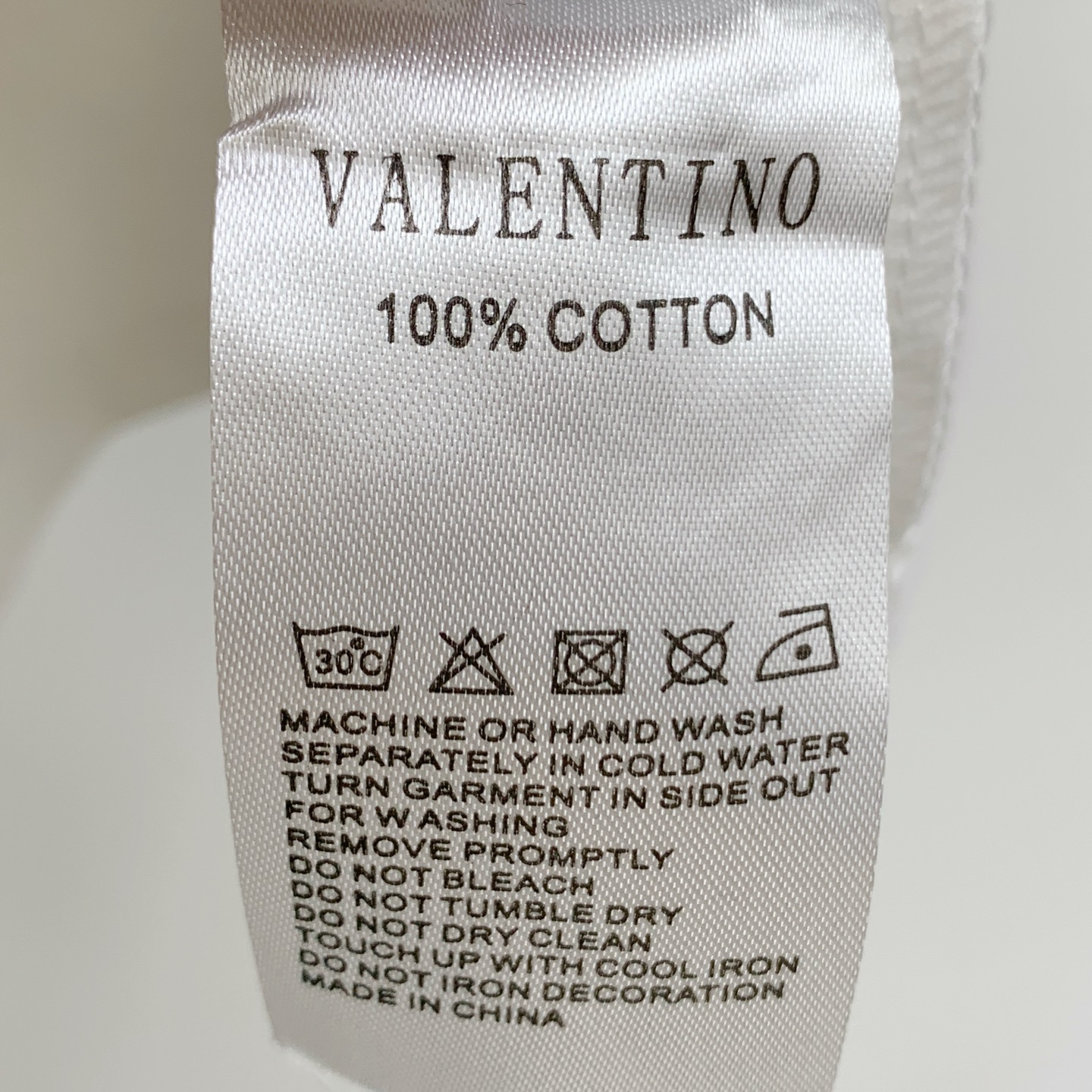 ss华伦天奴纯棉最新面料经典标识图案logo时尚简约潮流短袖，最顶级的品质专柜原单短袖，顶级制作工艺进口