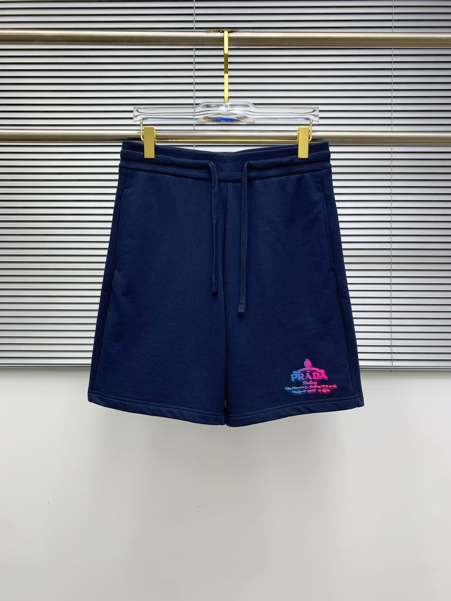 NO:448125,Prada's new spring and summer 2025 casual shorts!  The official website is released simultaneously. Customized brand classic logo, customized fabric, excellent comfort, strong hand touch. Extremely recognizable, perfect quality craftsmanship. Size S-Xl, prada, shorts, alexander wang19860909普拉达2025春夏新款休闲短裤！官网同步发售.定制品牌经典LOGO,定制面料,舒适度极好,手触感强烈.辨识度极高,完美品相工艺. 尺码S-Xl,,prada,shorts,alexander wang,Men's clothing