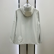 P【新品】始祖鸟渠道精品.2025ss春夏新款运动服夹克防晒服外套!防晒衣经典之余增添了与时俱进的时尚感 P【新品】始祖鸟渠道精品.2025ss春夏新款运动服夹克防晒服外套!防晒衣经典之余增添了与时俱进的时尚感