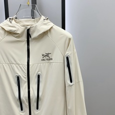 P【新品】始祖鸟渠道精品.2025ss春夏新款运动服夹克防晒服外套!防晒衣经典之余增添了与时俱进的时尚感 P【新品】始祖鸟渠道精品.2025ss春夏新款运动服夹克防晒服外套!防晒衣经典之余增添了与时俱进的时尚感